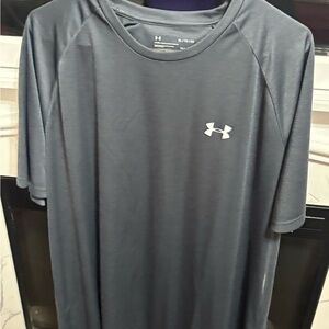 Under Armour Gray Short Sleeve Tee Moisture-Wicking Performance